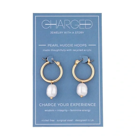 Charged Pearl huggie gold hoop earrings - Picture 3 of 3